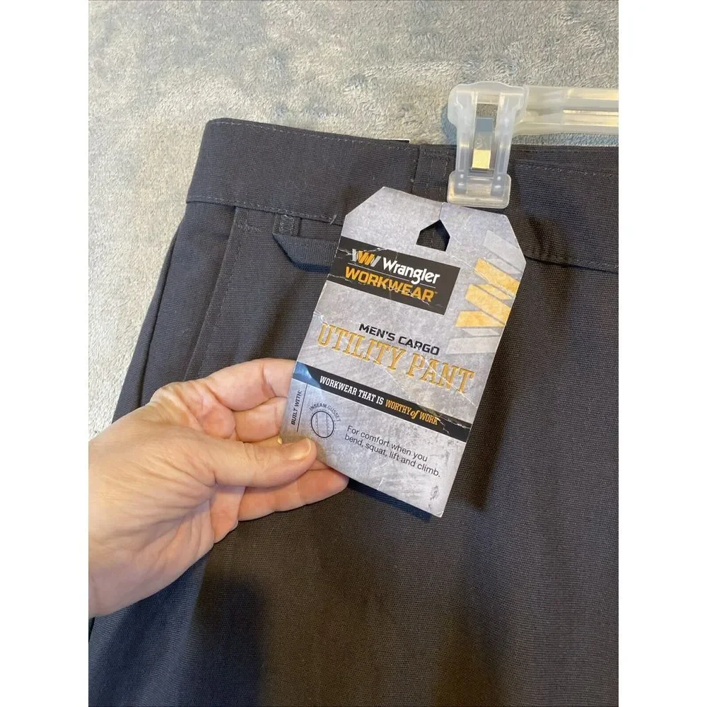 NWT Wrangler Men's Workwear Cargo Utility Pants Sz 42x32‎ Dark Gray All Purpose